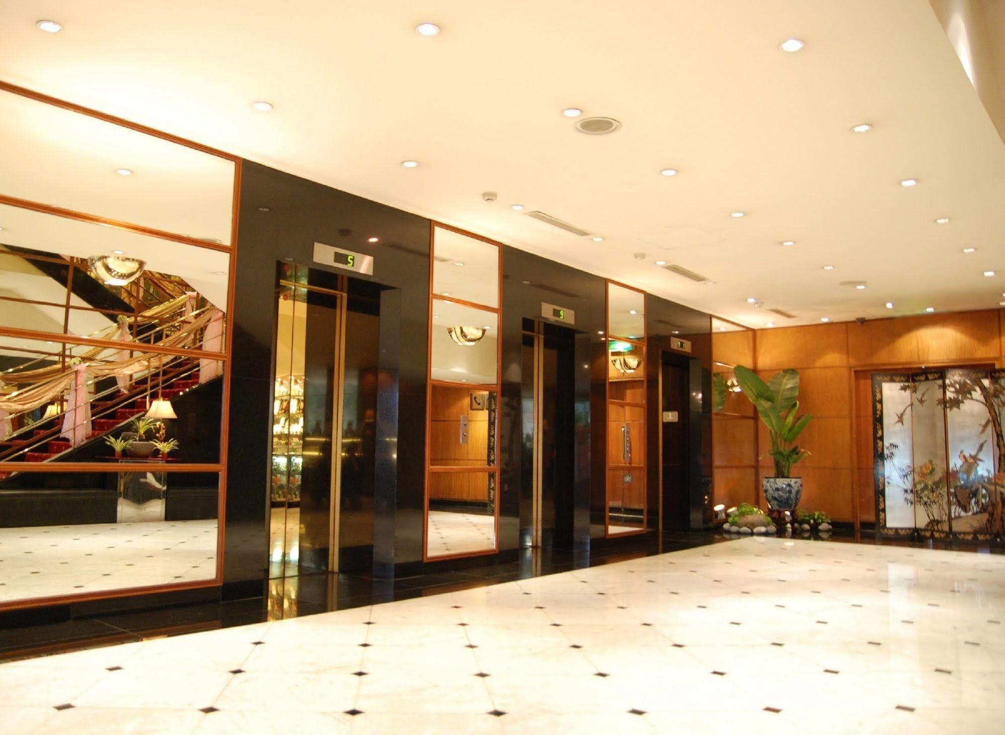 Riverview Hotel